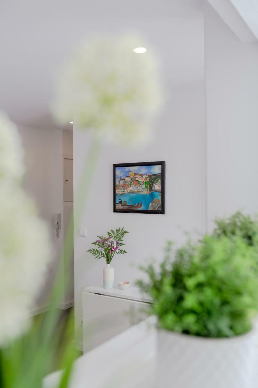 Sunny Apartment With Patio, By Timecooler Lisbon Bagian luar foto
