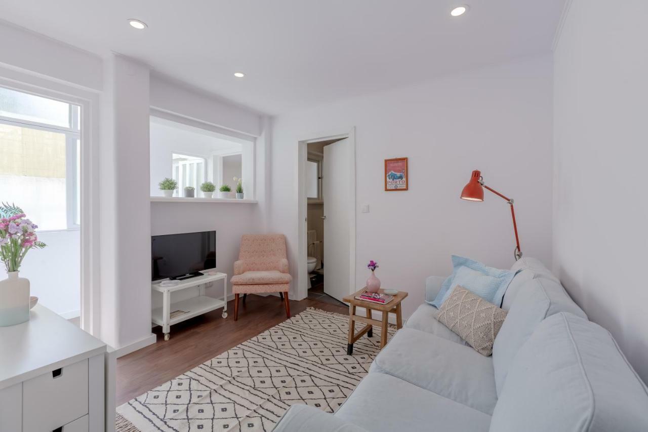 Sunny Apartment With Patio, By Timecooler Lisbon Bagian luar foto