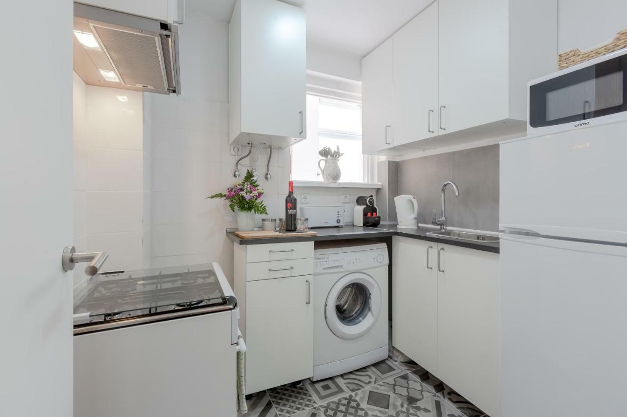 Sunny Apartment With Patio, By Timecooler Lisbon Bagian luar foto