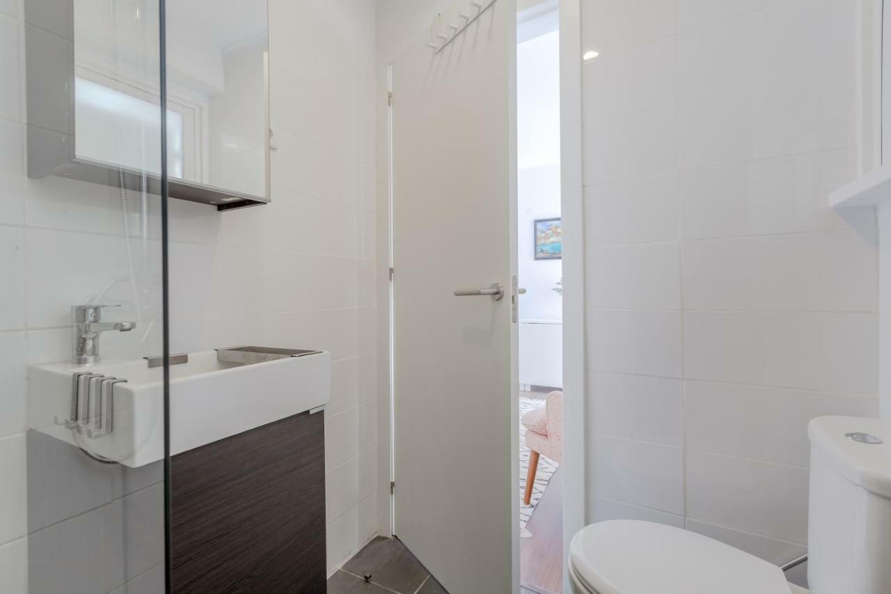 Sunny Apartment With Patio, By Timecooler Lisbon Bagian luar foto