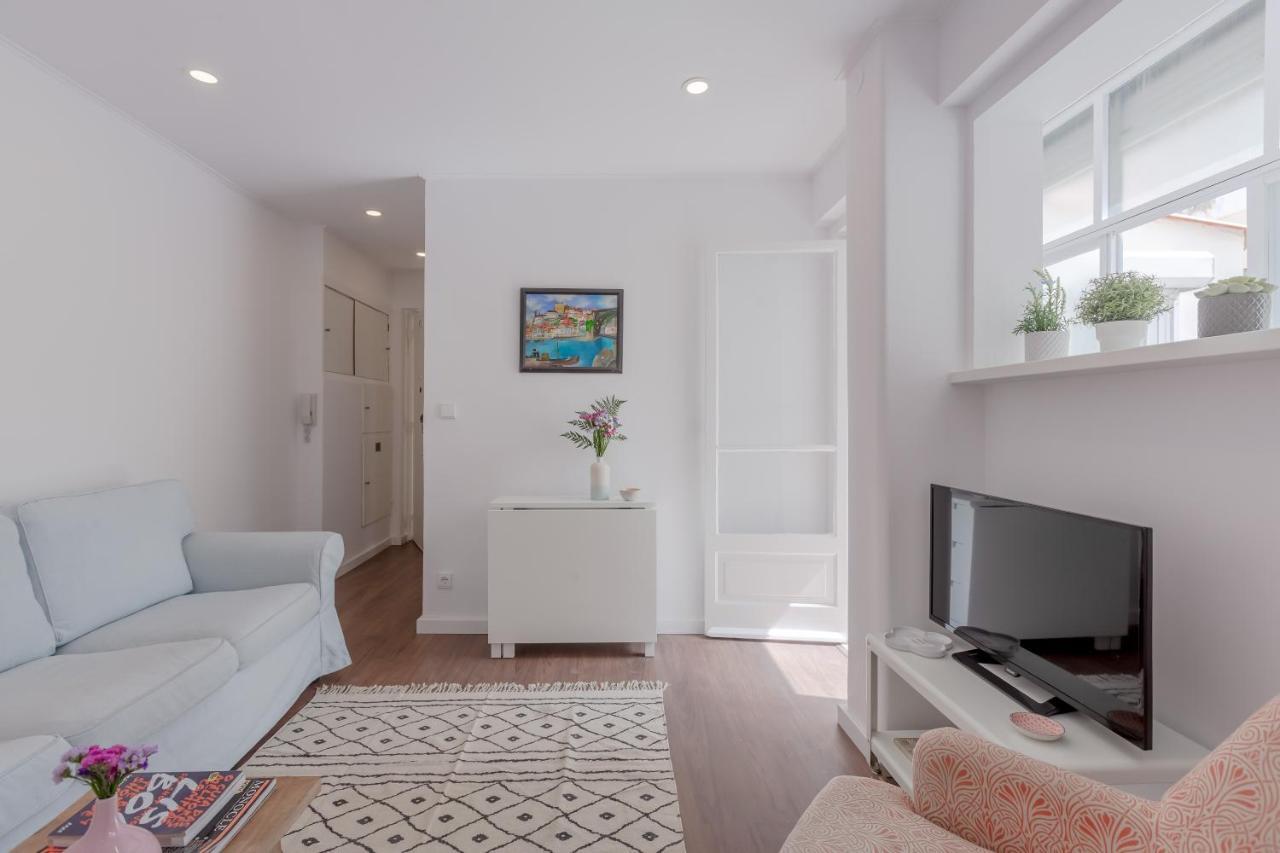 Sunny Apartment With Patio, By Timecooler Lisbon Bagian luar foto